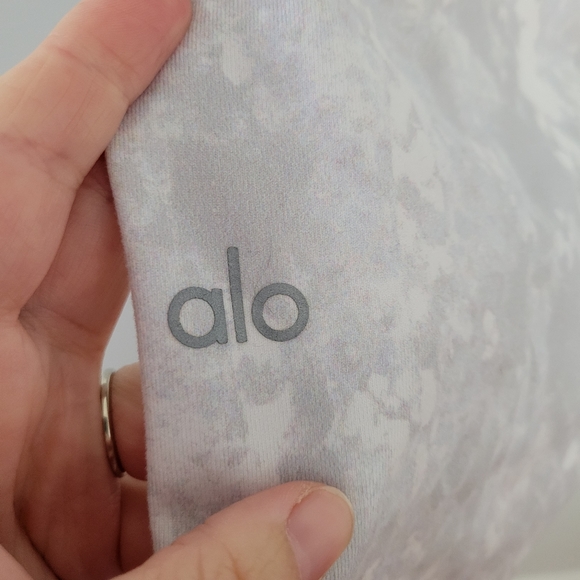 Alo Yoga Airbrush Leggings in Vapor Python White Gray, Full Length, Small Medium - Picture 4 of 14